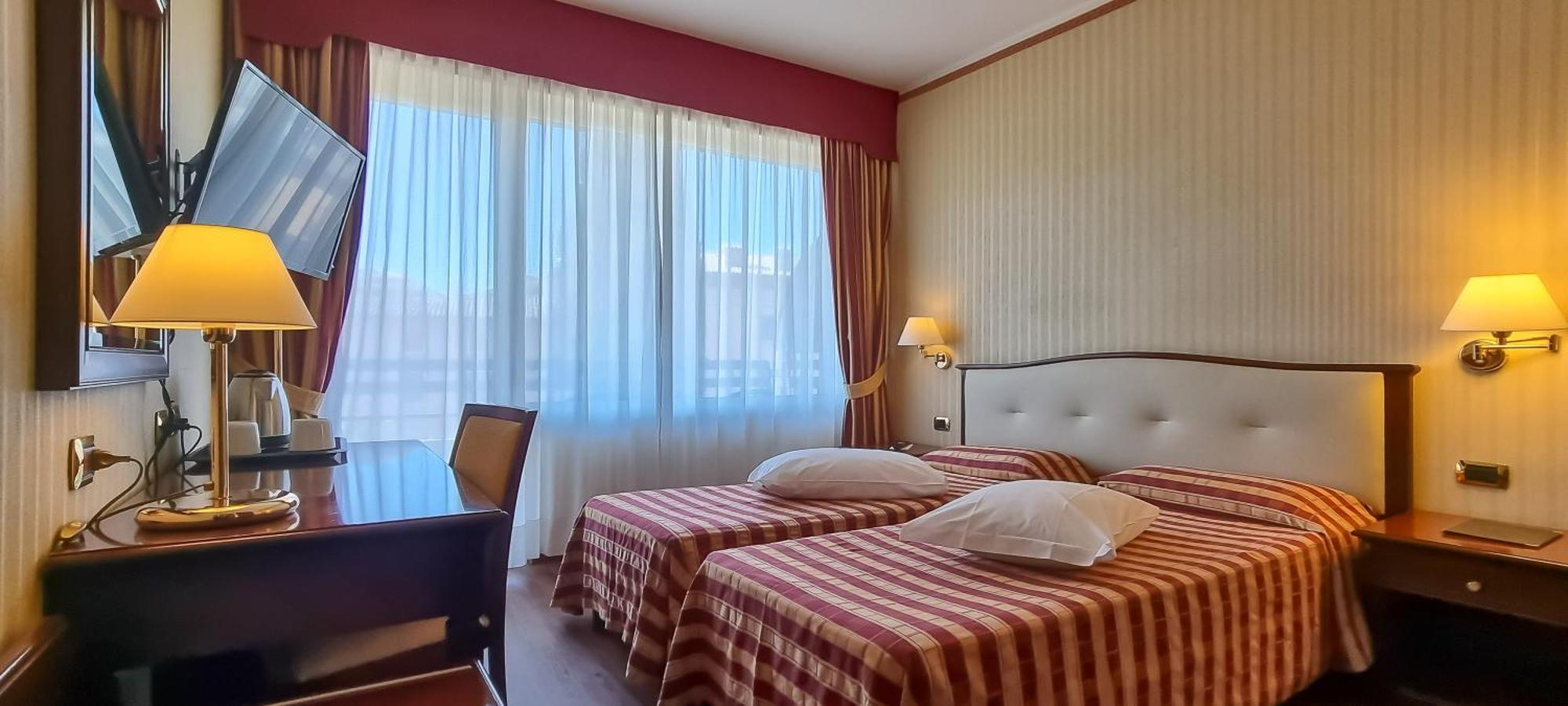 Hotel Benaco Garda ***S Extérieur photo