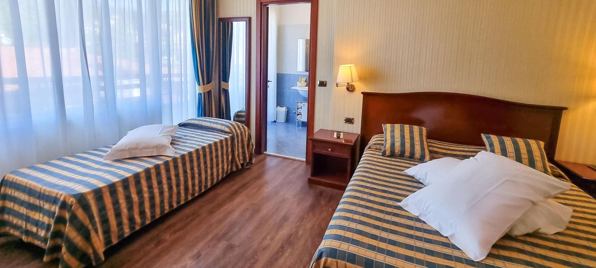 Hotel Benaco Garda ***S Extérieur photo